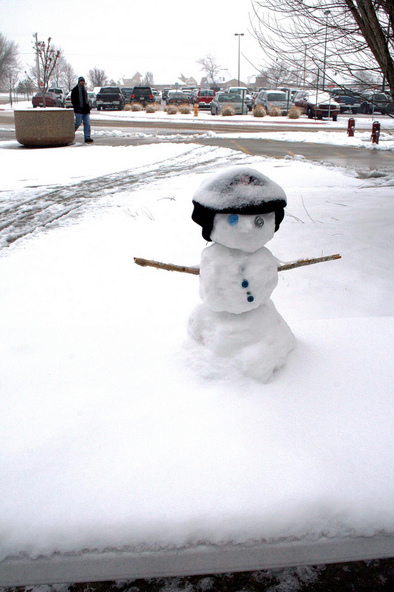 miniature-snowman-picnic-bench-by-vinduhl.jpg