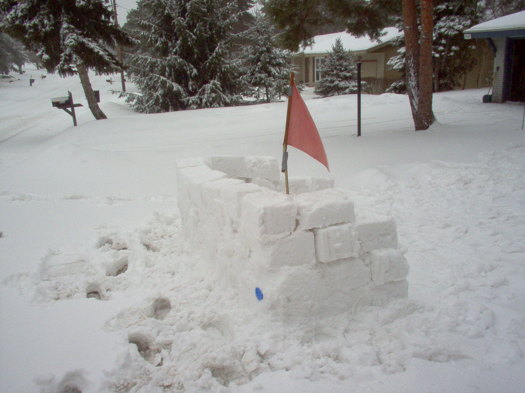 snow-fort-by-danmanning2001.jpg