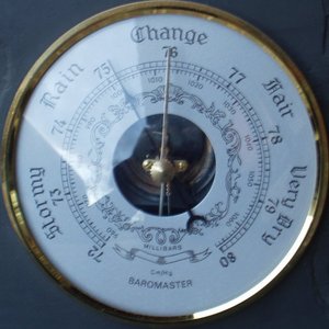 barometer-measures-air-pressure-photo-by-electricinca.jpg