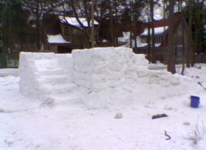 How To Build A Snow House Or Snow Fort With Kids