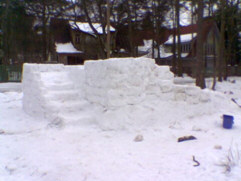 How To Build A Snow House Or Snow Fort With Kids