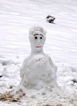 Interesting Snowman Photos: Fun & Unusual Ways To Build Snowmen ...