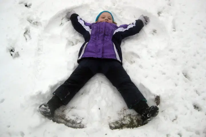 kids-snow-angels