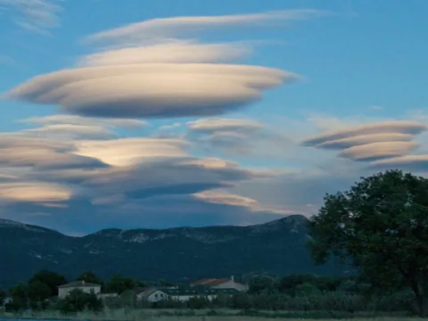 Lenticular clouds -- or UFO clouds -- actually look like flying saucers in the sky! 