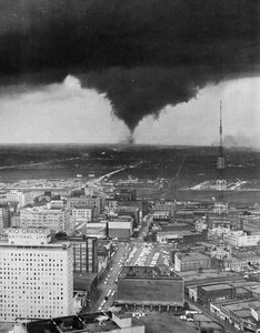 oak-cliff-tornado-photo-by-austrini.jpg