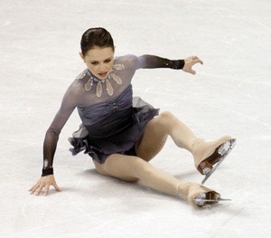winter-videos-cohen-fall-on-ice